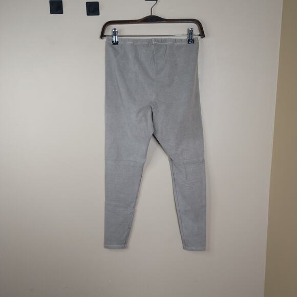 Skims SAMPLE  Bundle of Outdoor Biker Shorts and Leggings Size L - Picture 11 of 12